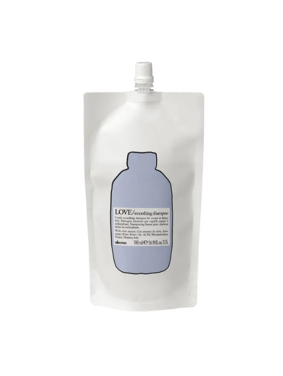 Davines Love Smoothing Shampoo es uno de los best sellers para controlar el frizz, aportar hidratación, limpiar suavemente y aportar mucho brillo al pelo.