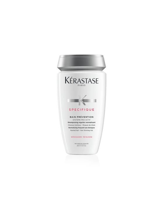 Kérastase Specifique shampoo es un shampoo equilibrante que estimula el cuero cabelludo, fortalece la fibra capilar y previene el adelgazamiento del cabello